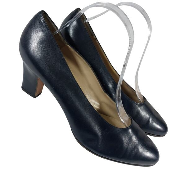 FERRAGAMO! BLACK GENUINE LEATHER SUPER SLEEK, UNDERSTATED & ELEGANT PUMPS! SZ 9B - Picture 1 of 11